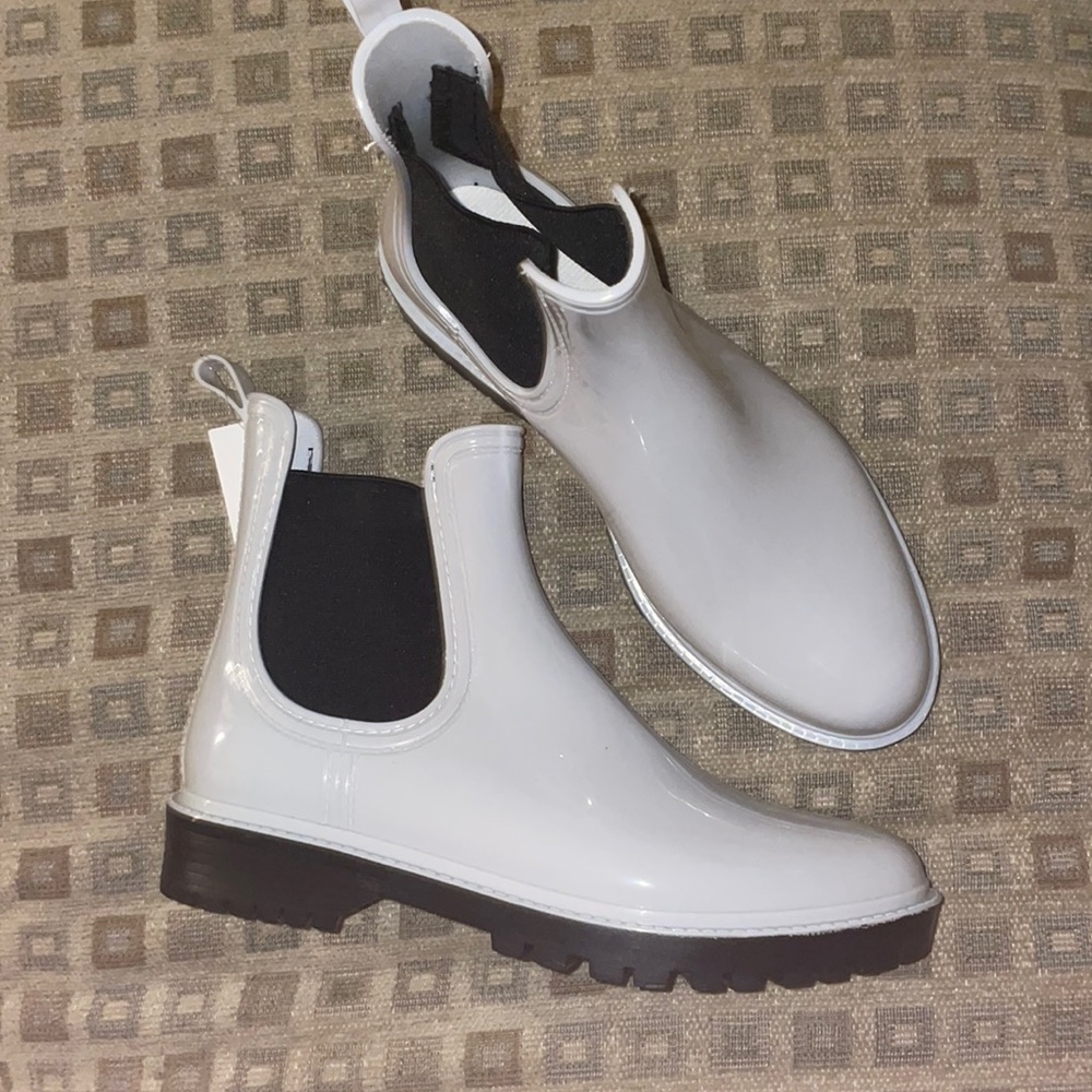 NWT boots